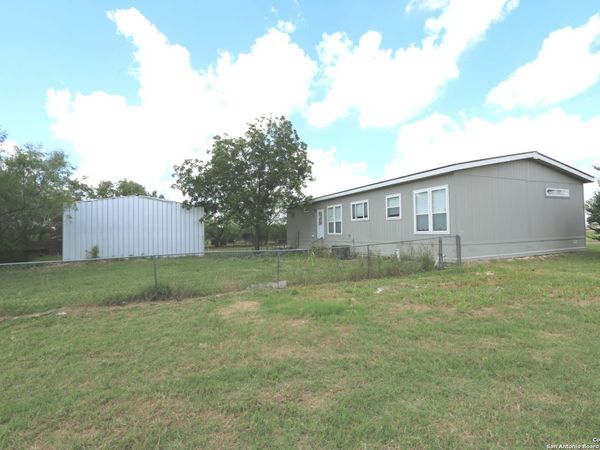 7510 Pittman, Adkins, TX 78101