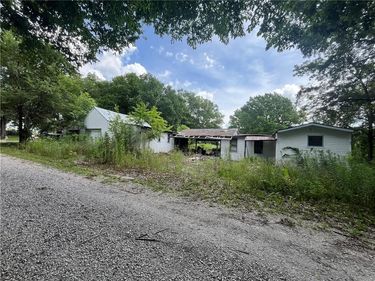 606 N First Street, Creighton, MO 64739