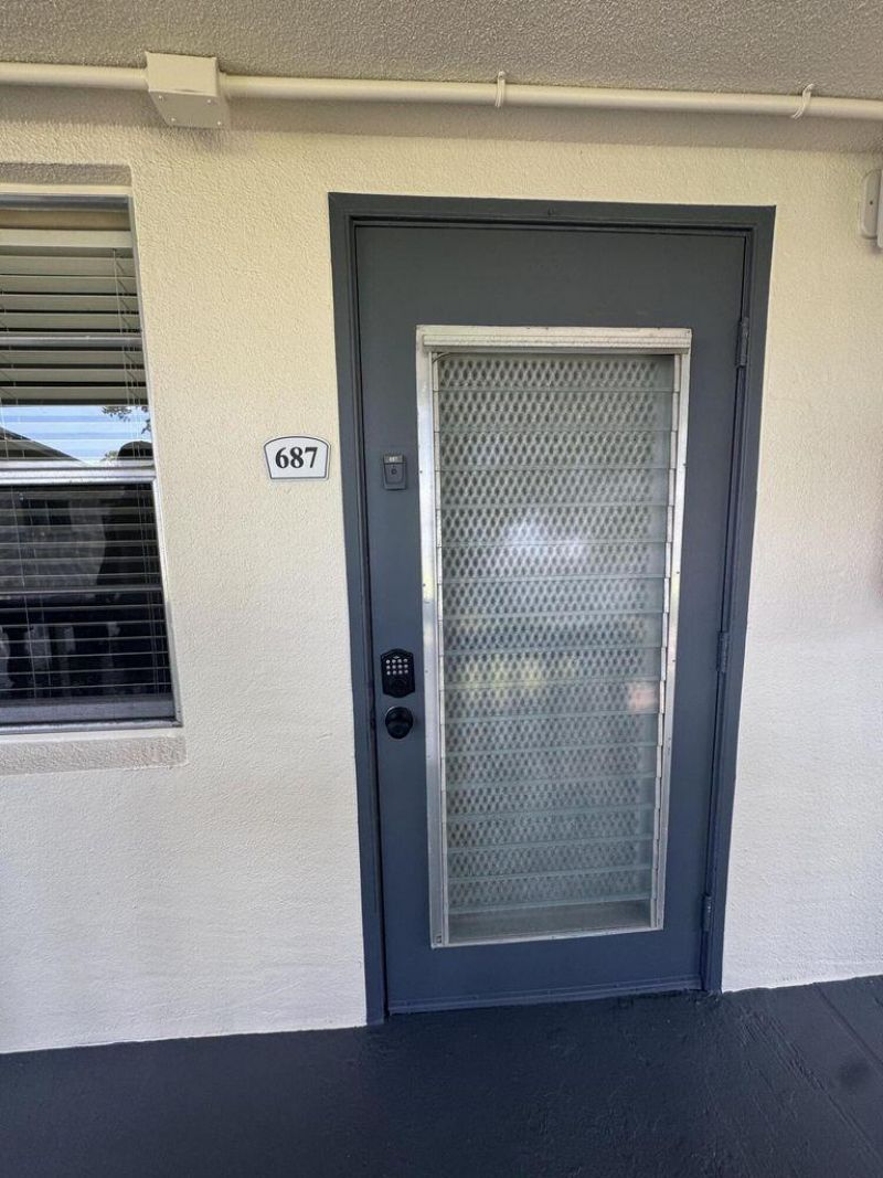 687 Durham Y, Deerfield Beach, FL 33442 Main Photo