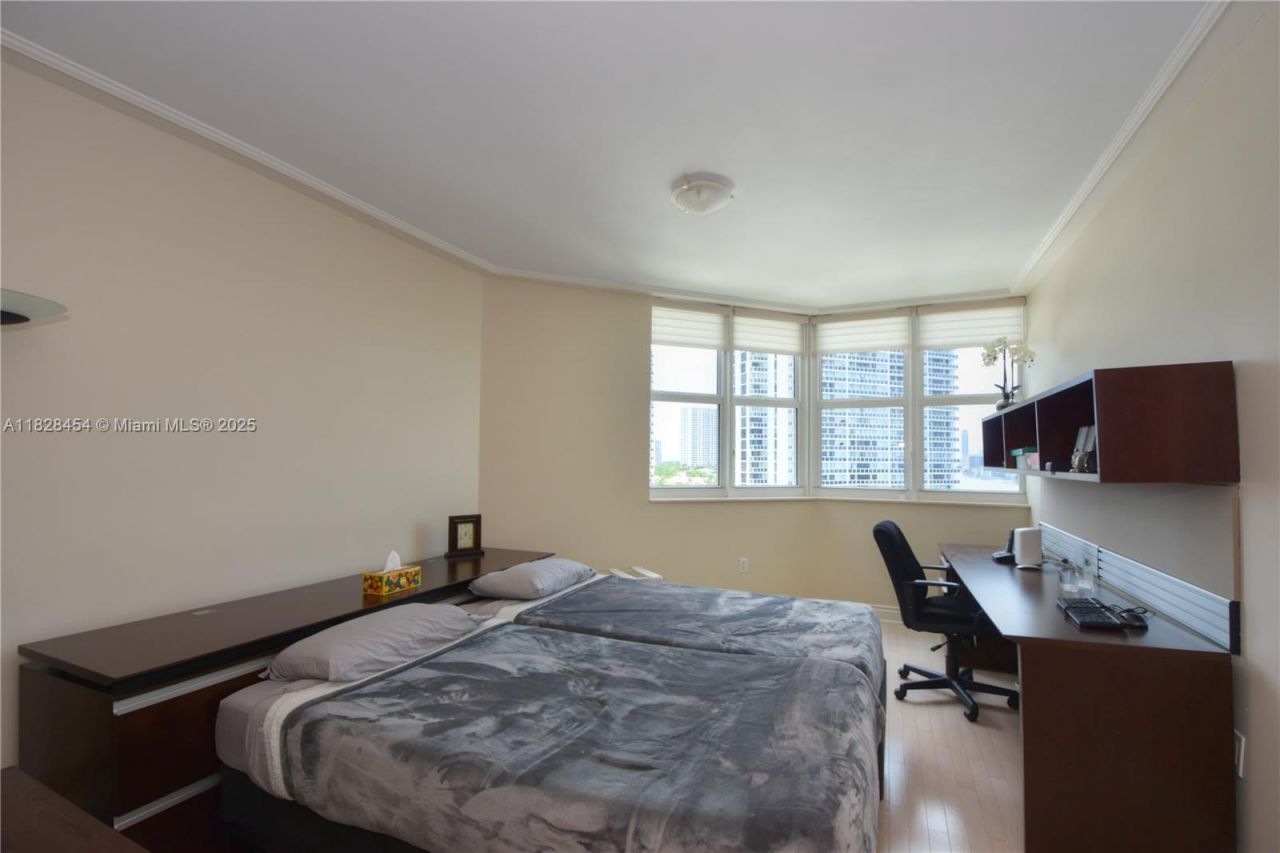 20201 E Country Club Dr, Unit 901, Aventura, FL 33180 Photo