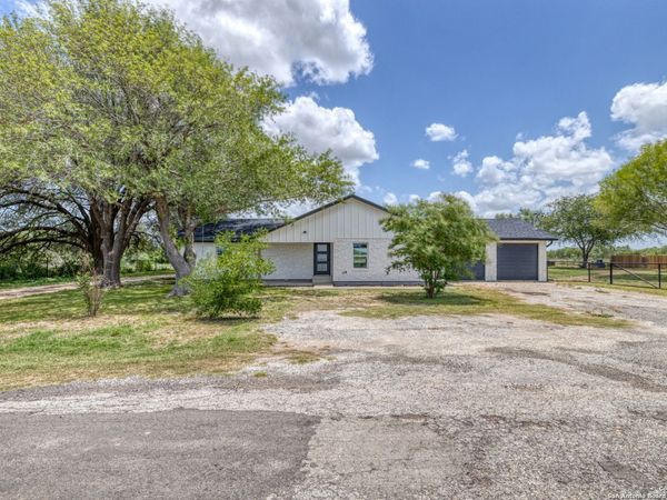 121 CR 367, Uvalde, TX 78801