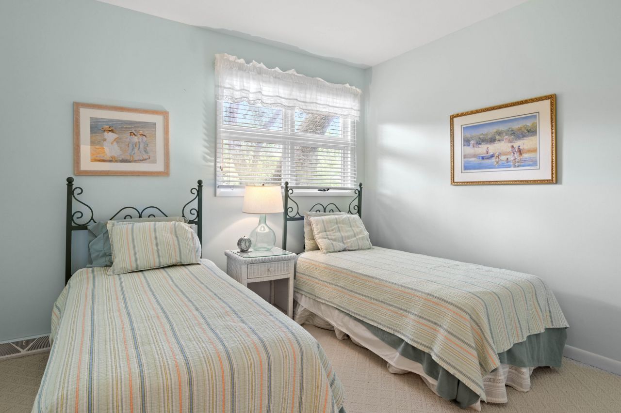 40 Greensward Road Photo 49