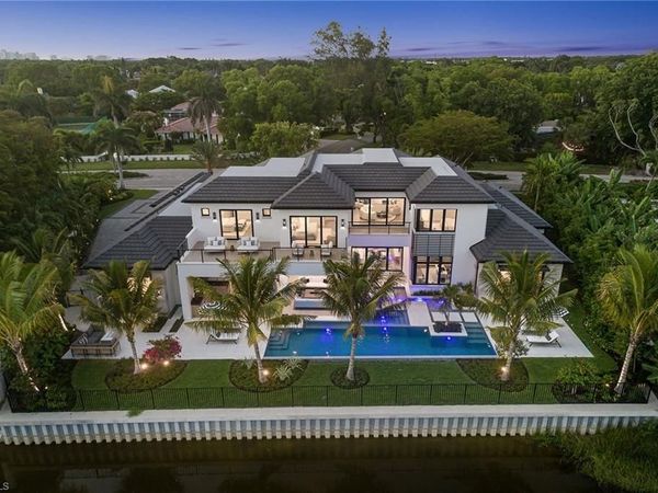 584 Banyan BLVD, NAPLES, FL 34102