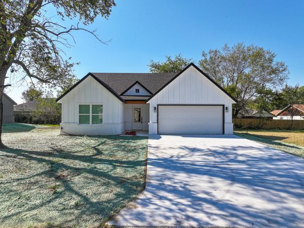 104 Zachary Drive, Grove, OK 74344
