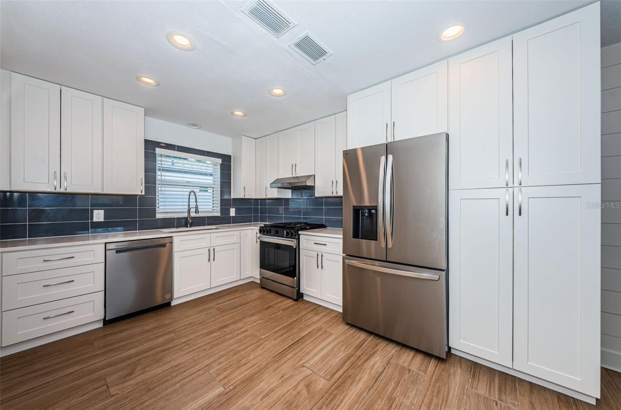 1700 Shore Acres Boulevard Ne, Saint Petersburg, FL 33703 Photo