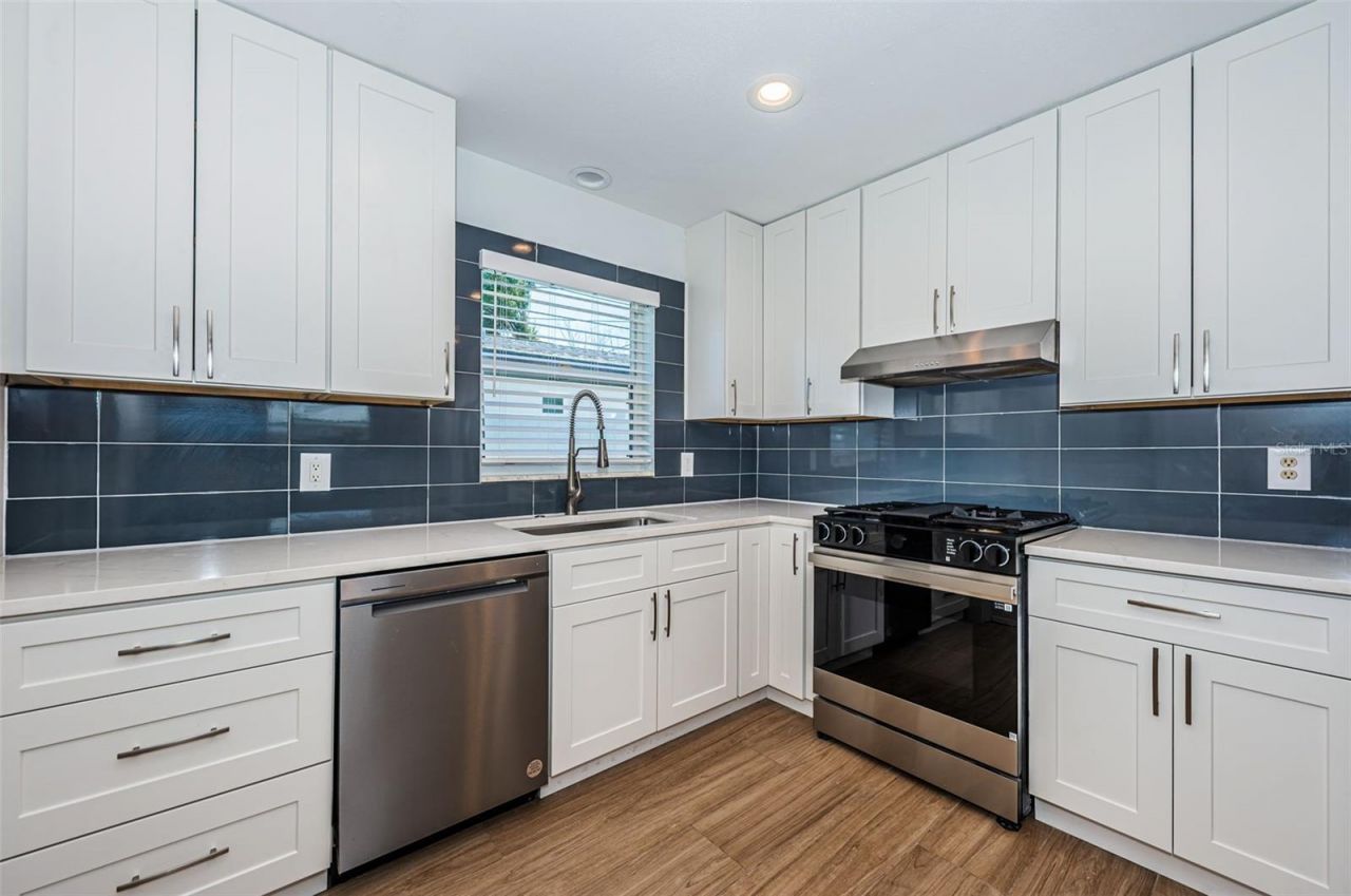 1700 Shore Acres Boulevard Ne, Saint Petersburg, FL 33703 Photo