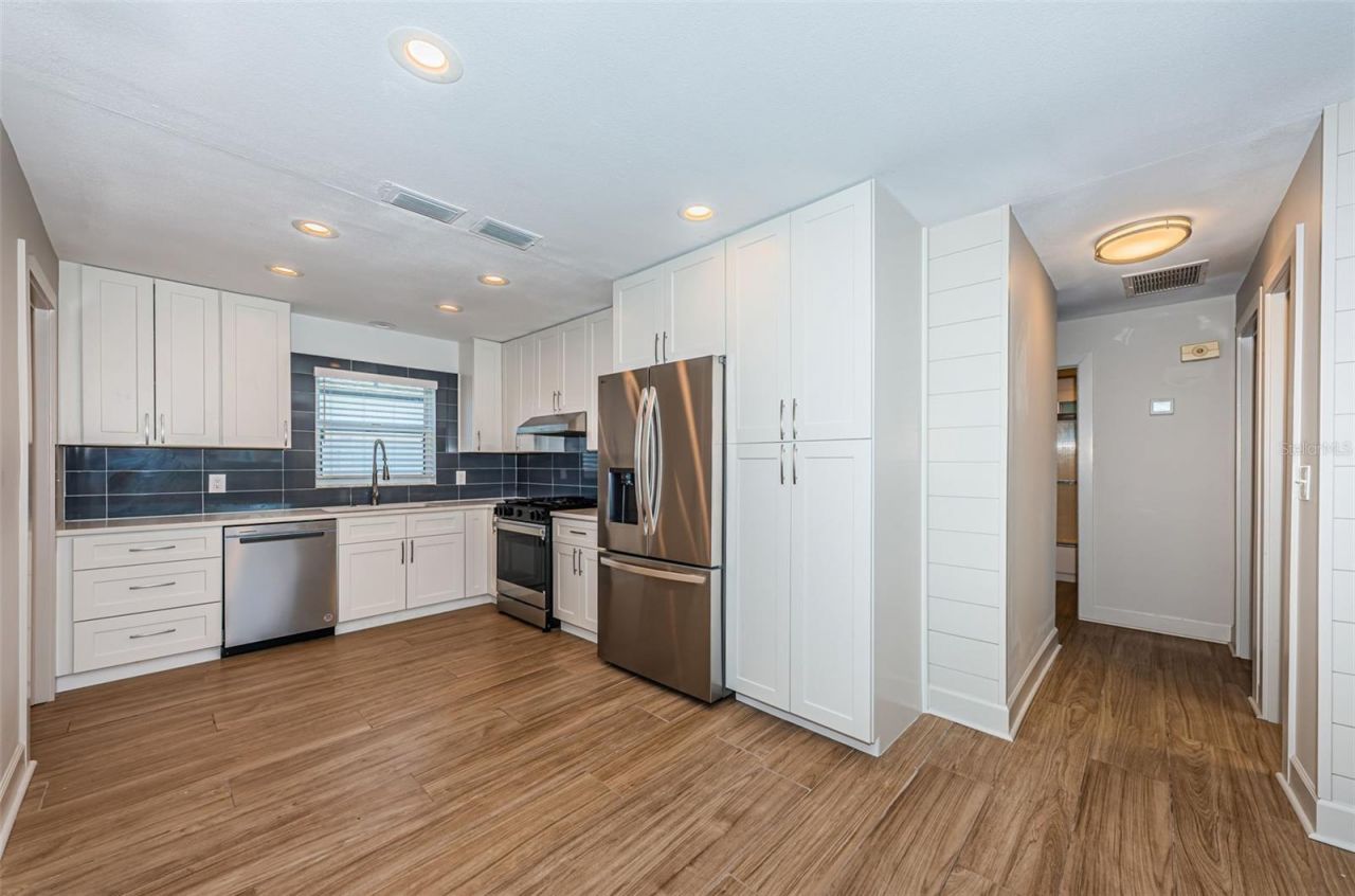 1700 Shore Acres Boulevard Ne, Saint Petersburg, FL 33703 Photo