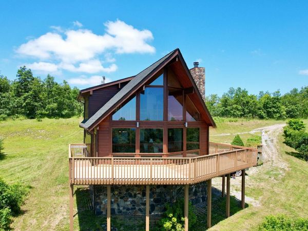 3850 Potts Mountain TRL E, Paint Bank, VA 24131