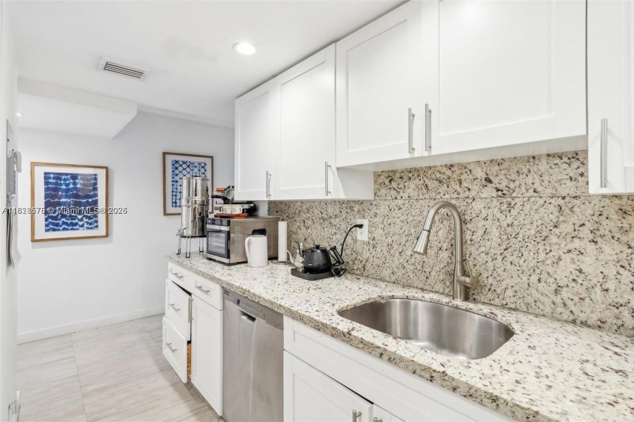 2401 Collins Ave, Unit 1011, Miami Beach, FL 33140 Photo