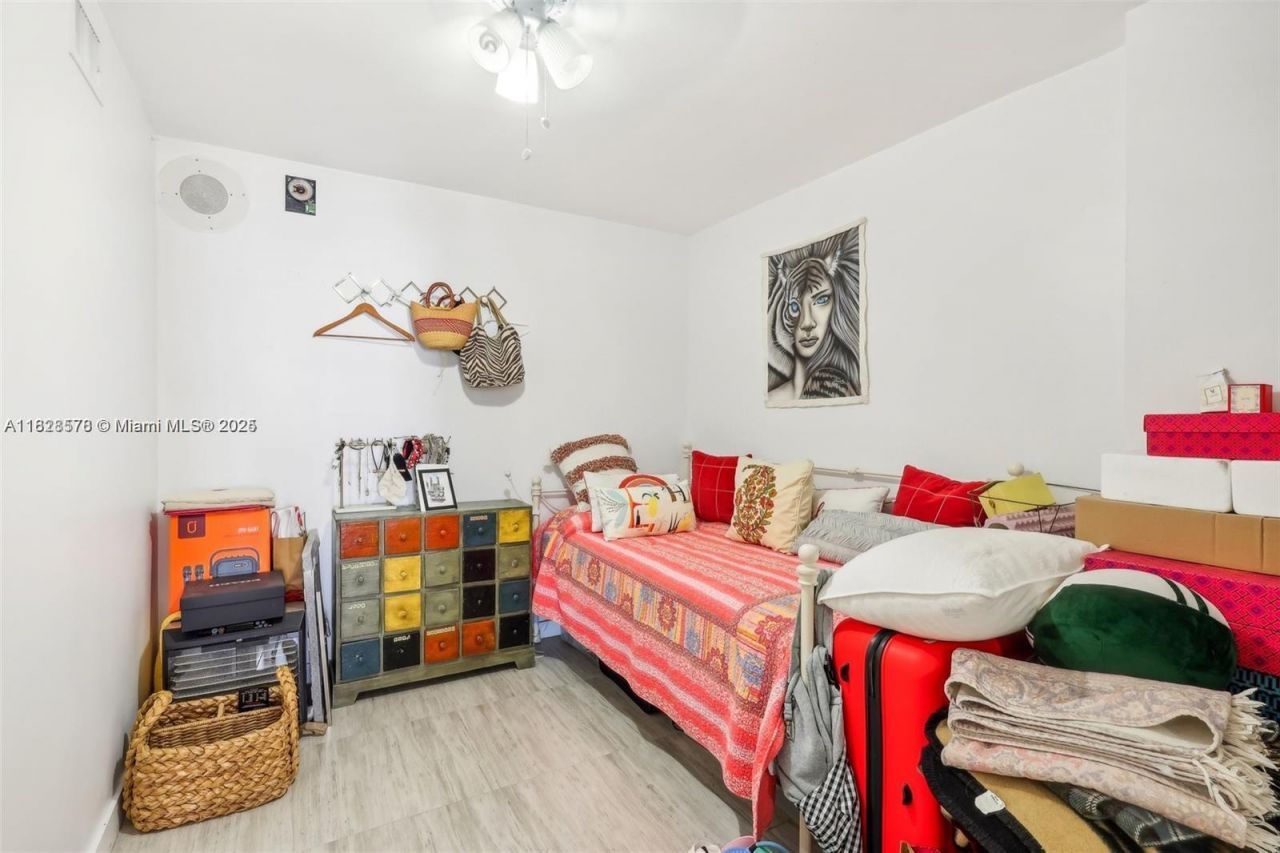 2401 Collins Ave, Unit 1011, Miami Beach, FL 33140 Photo