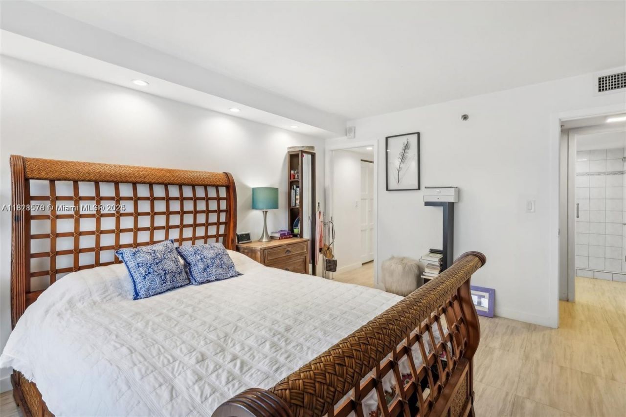 2401 Collins Ave, Unit 1011, Miami Beach, FL 33140 Photo