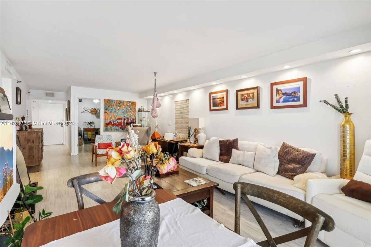 2401 Collins Ave, Unit 1011, Miami Beach, FL 33140 Photo