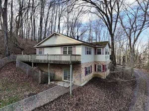 1451 Ridge Road NE, New Philadelphia, OH 44663