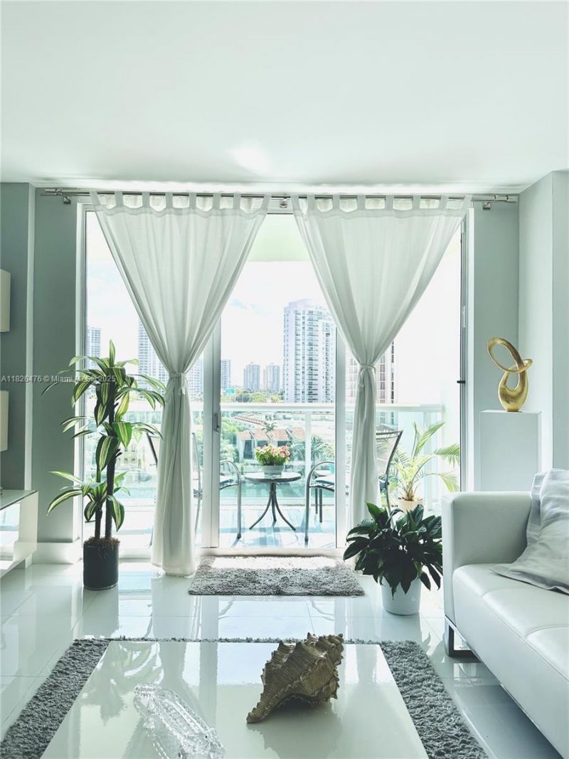 19390 Collins Ave, Unit 911, Sunny Isles Beach, FL 33160 Photo