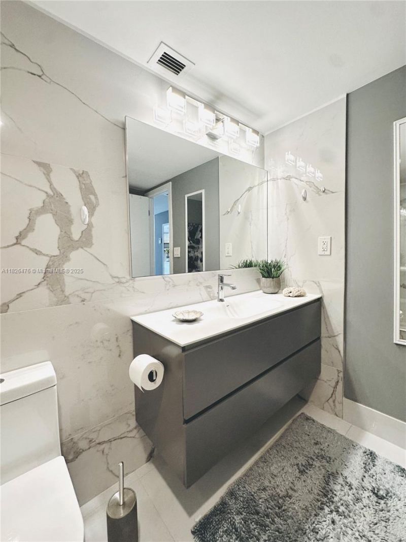 19390 Collins Ave, Unit 911, Sunny Isles Beach, FL 33160 Photo