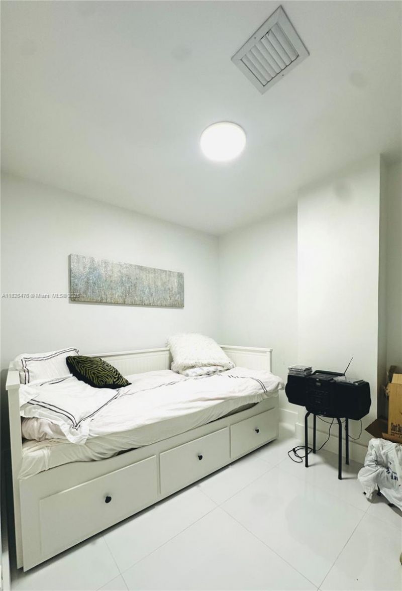 19390 Collins Ave, Unit 911, Sunny Isles Beach, FL 33160 Photo