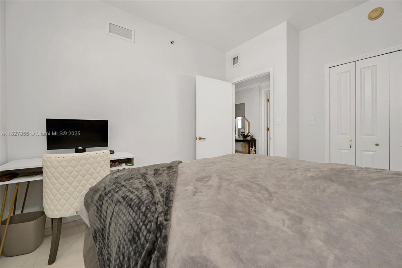 4100 Salzedo St, Unit 515, Coral Gables, FL 33146 Photo