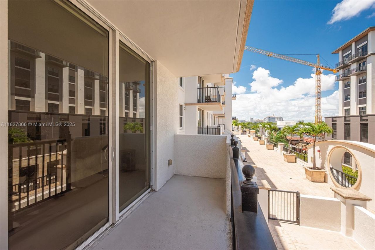 4100 Salzedo St, Unit 515, Coral Gables, FL 33146 Photo