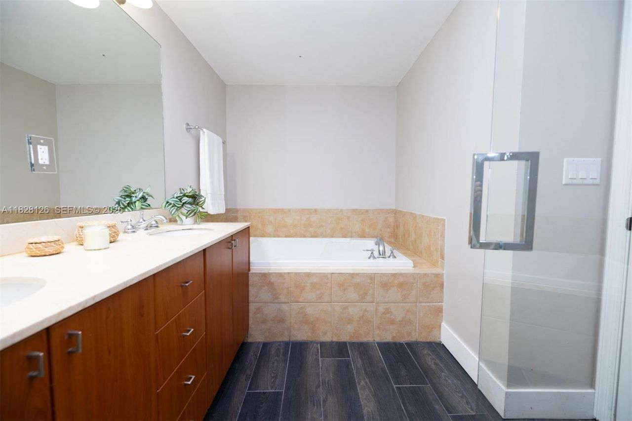 888 S Douglas Rd, Unit PH07, Coral Gables, FL 33134 Photo