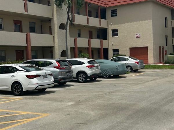 2800 W Sunrise Lakes Dr, Unit 104, Sunrise, FL 33322