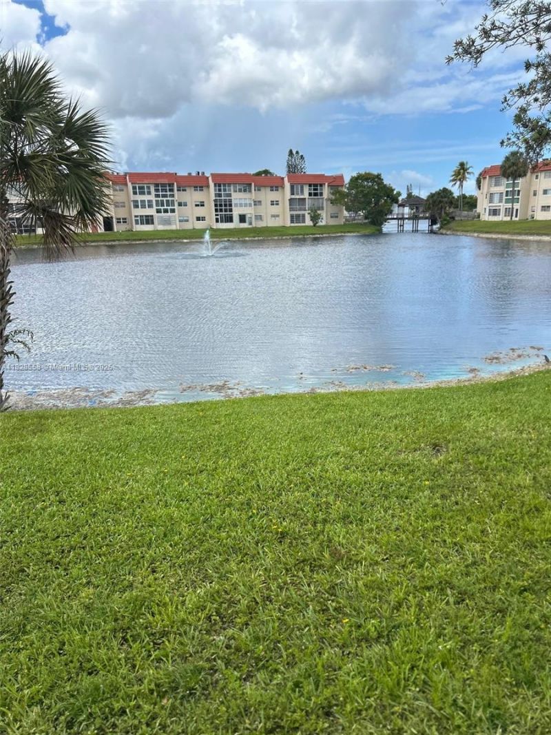2800 W Sunrise Lakes Dr, Unit 104, Sunrise, FL 33322 Photo