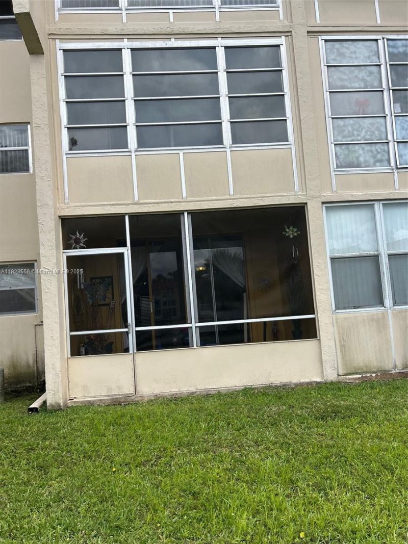 2800 W Sunrise Lakes Dr, Unit 104, Sunrise, FL 33322 Photo