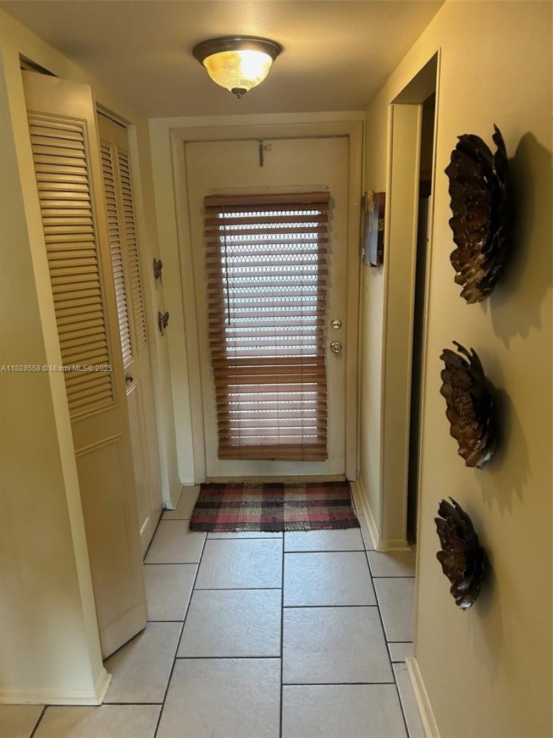 2800 W Sunrise Lakes Dr, Unit 104, Sunrise, FL 33322 Photo