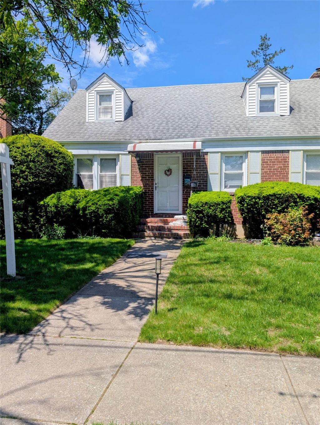 13 Surrey Lane, New Hyde Park, NY 11040 Main Photo