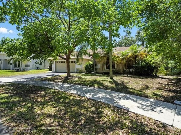 5172 NW 53rd Ave, Coconut Creek, FL 33073