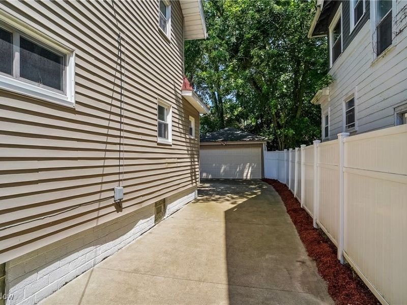 359 Beechwood Drive, Akron, OH 44320 Photo 35