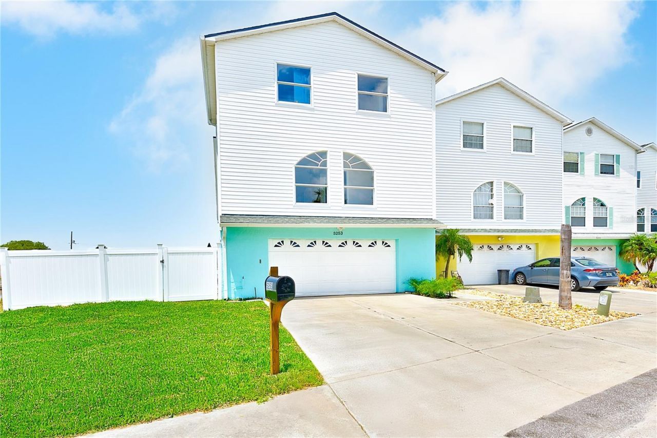 5253 Boardwalk Street, Holiday, FL 34690 Photo
