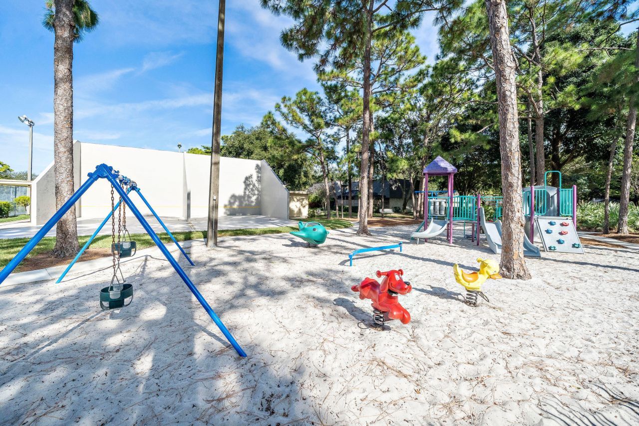 505 5th Terrace, Palm Beach Gardens, FL 33418 Photo