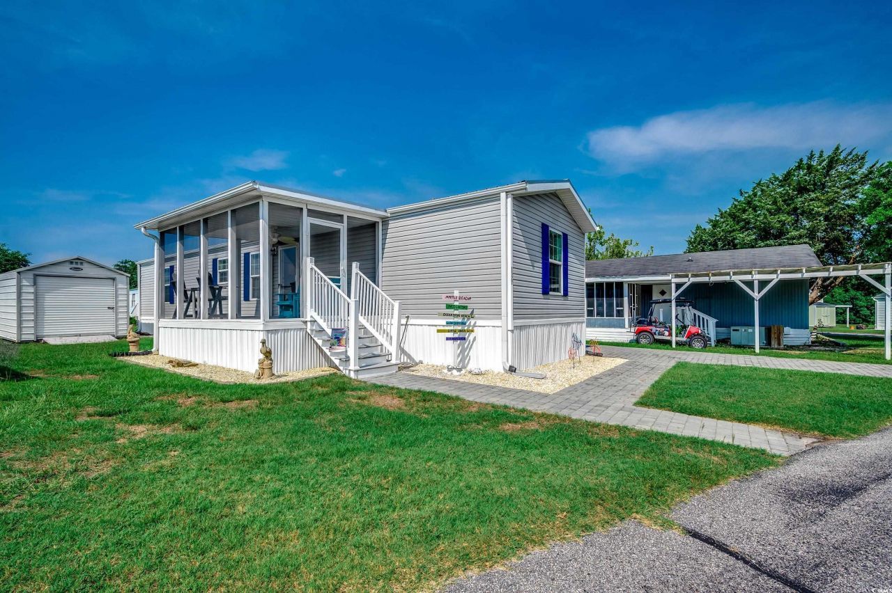 1527 Gardenia Ave. Photo 1