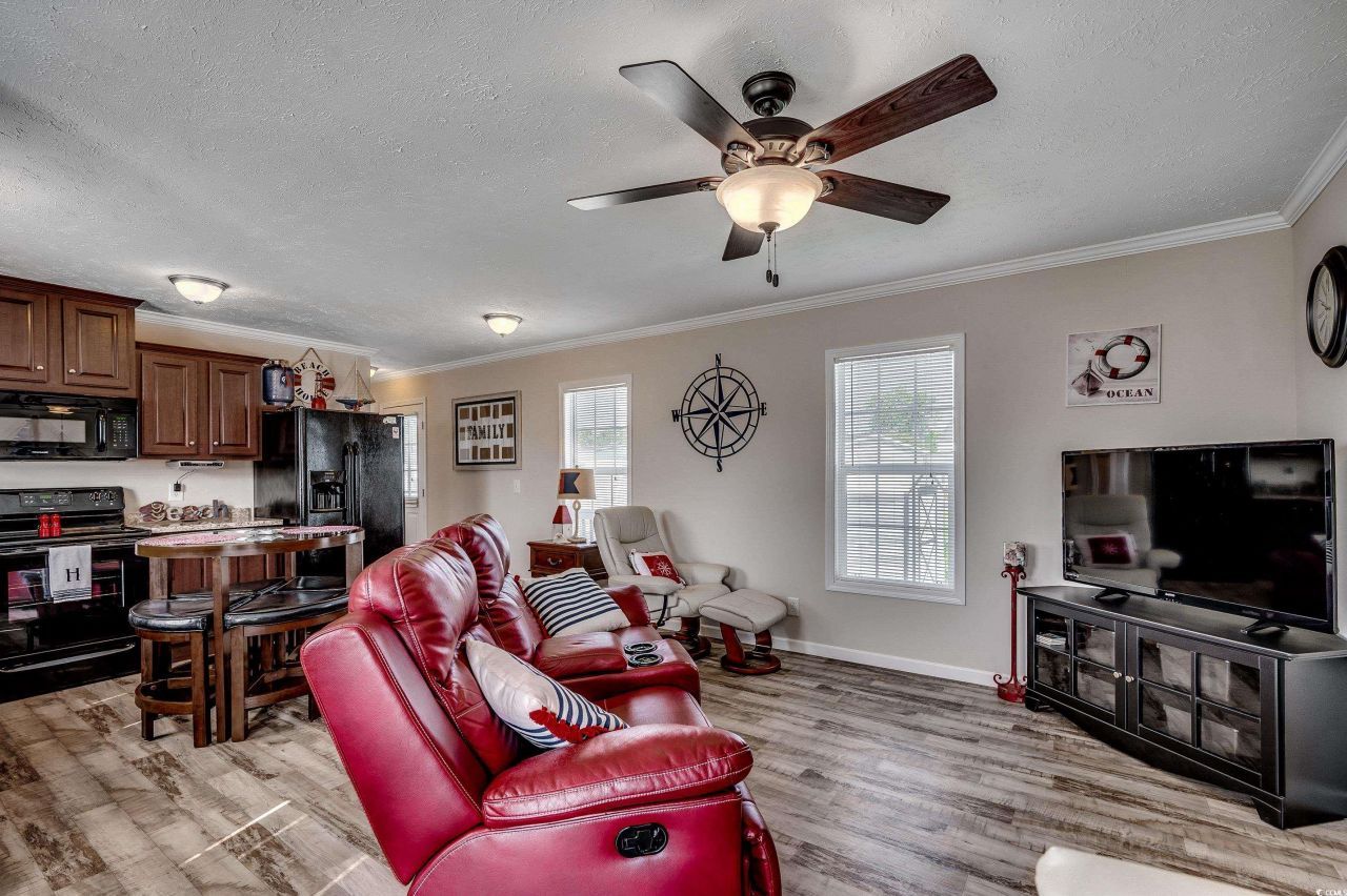 1527 Gardenia Ave. Photo 2