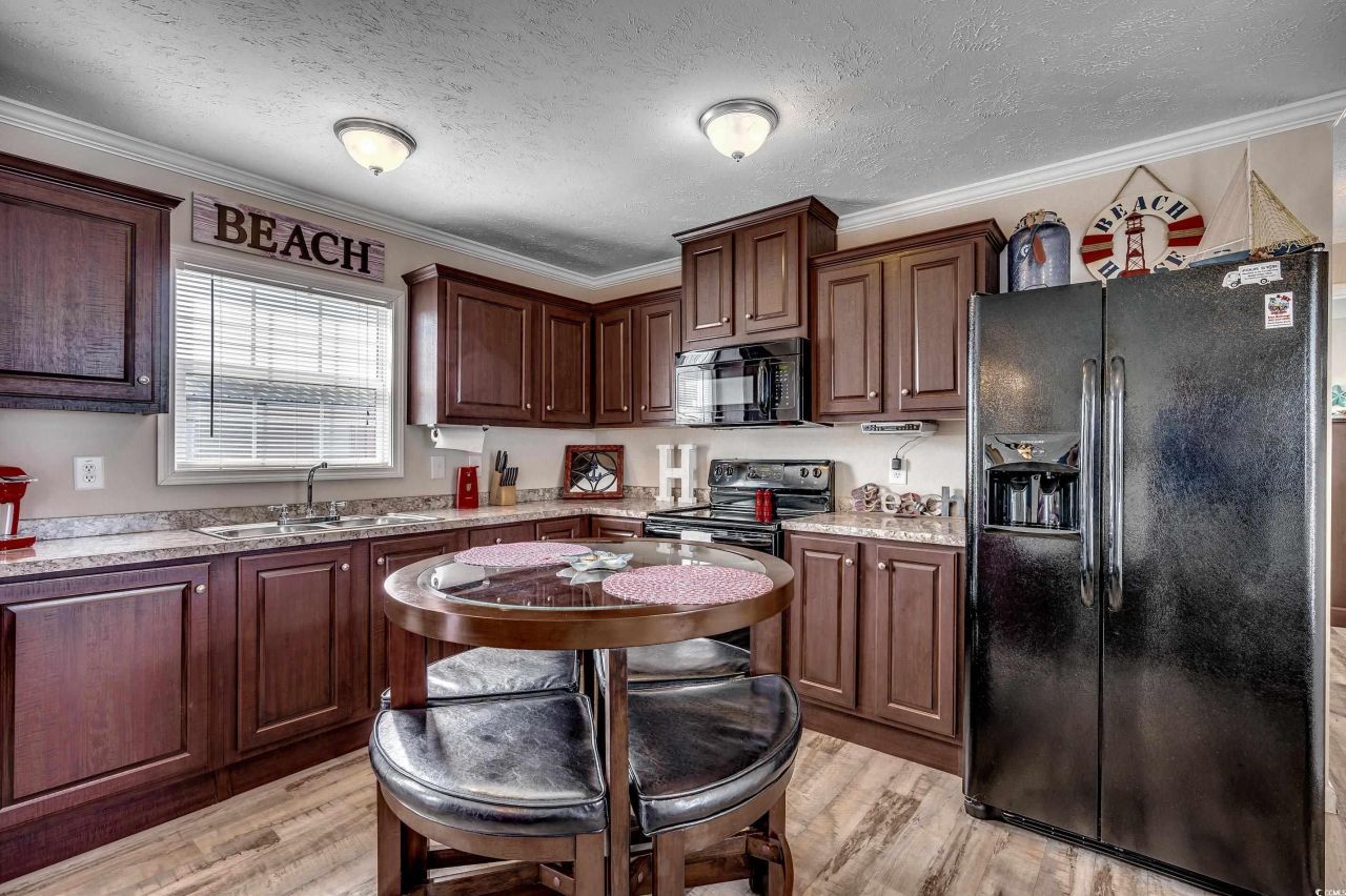 1527 Gardenia Ave. Photo 5