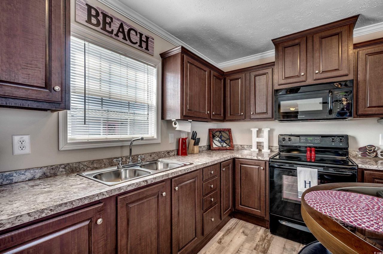 1527 Gardenia Ave. Photo 6