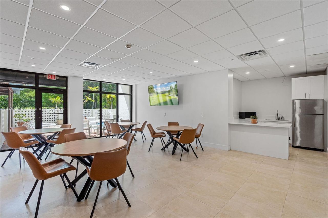 77 Crandon Blvd, Unit 2B, Key Biscayne, FL 33149 Photo