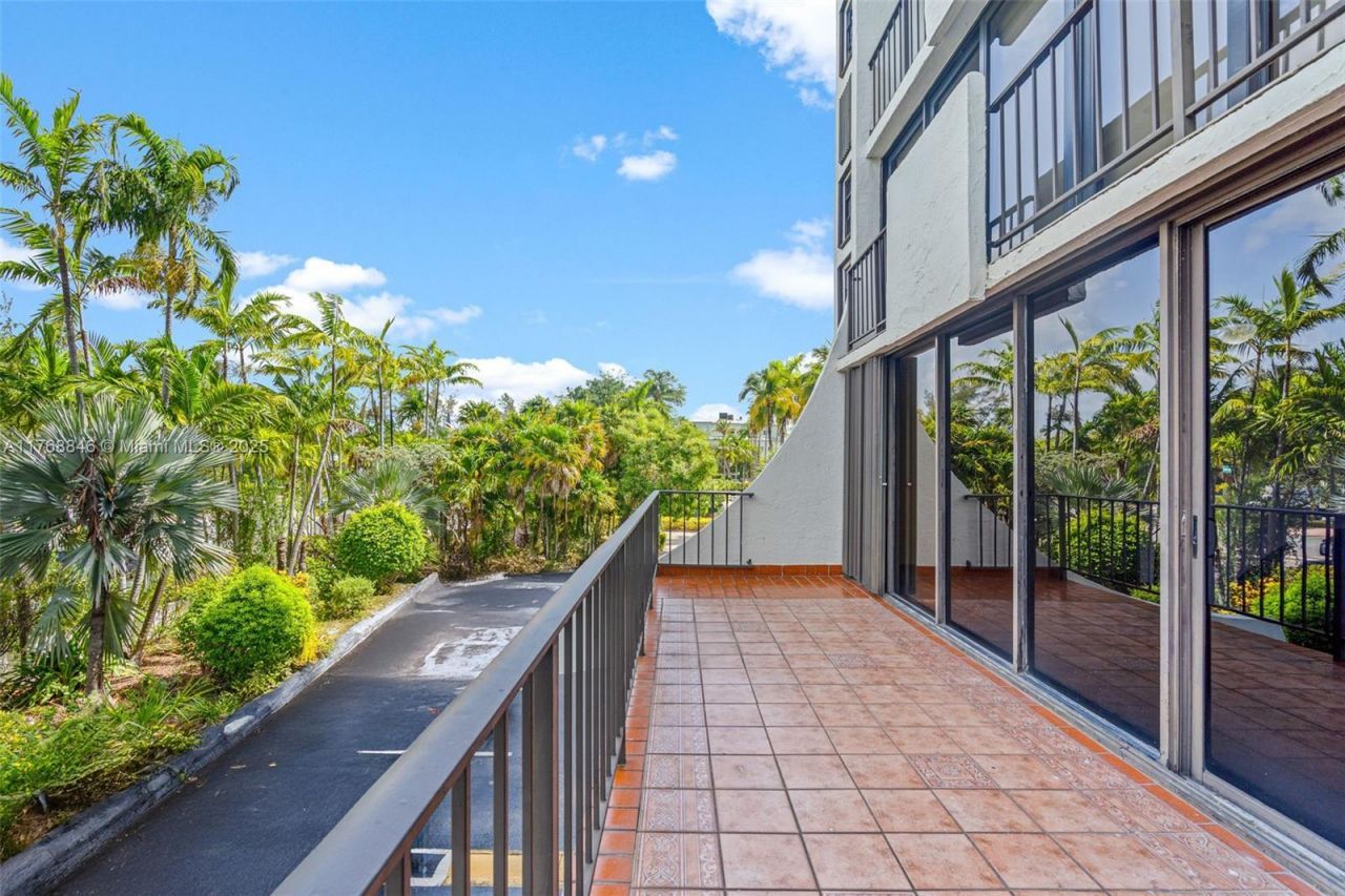 77 Crandon Blvd, Unit 2B, Key Biscayne, FL 33149 Photo