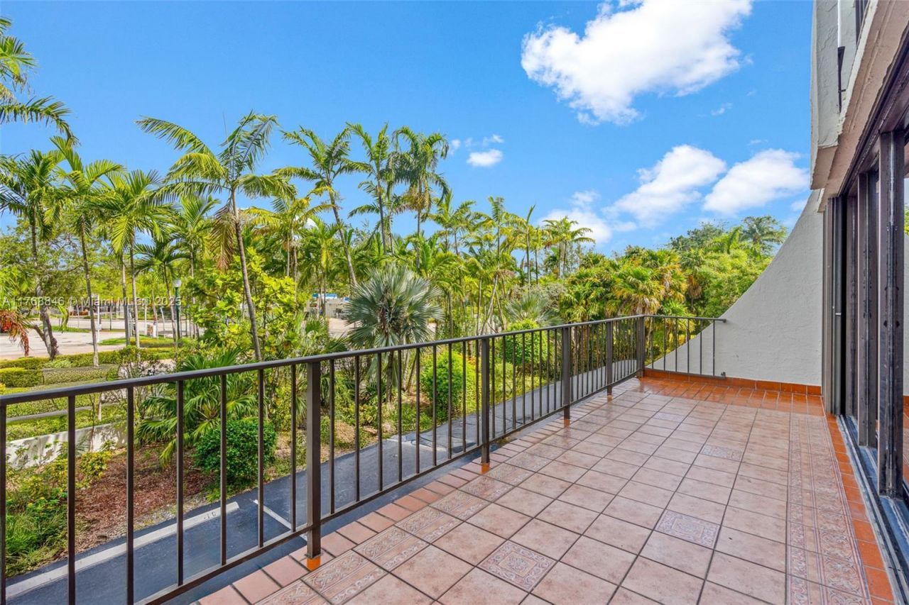 77 Crandon Blvd, Unit 2B, Key Biscayne, FL 33149 Photo