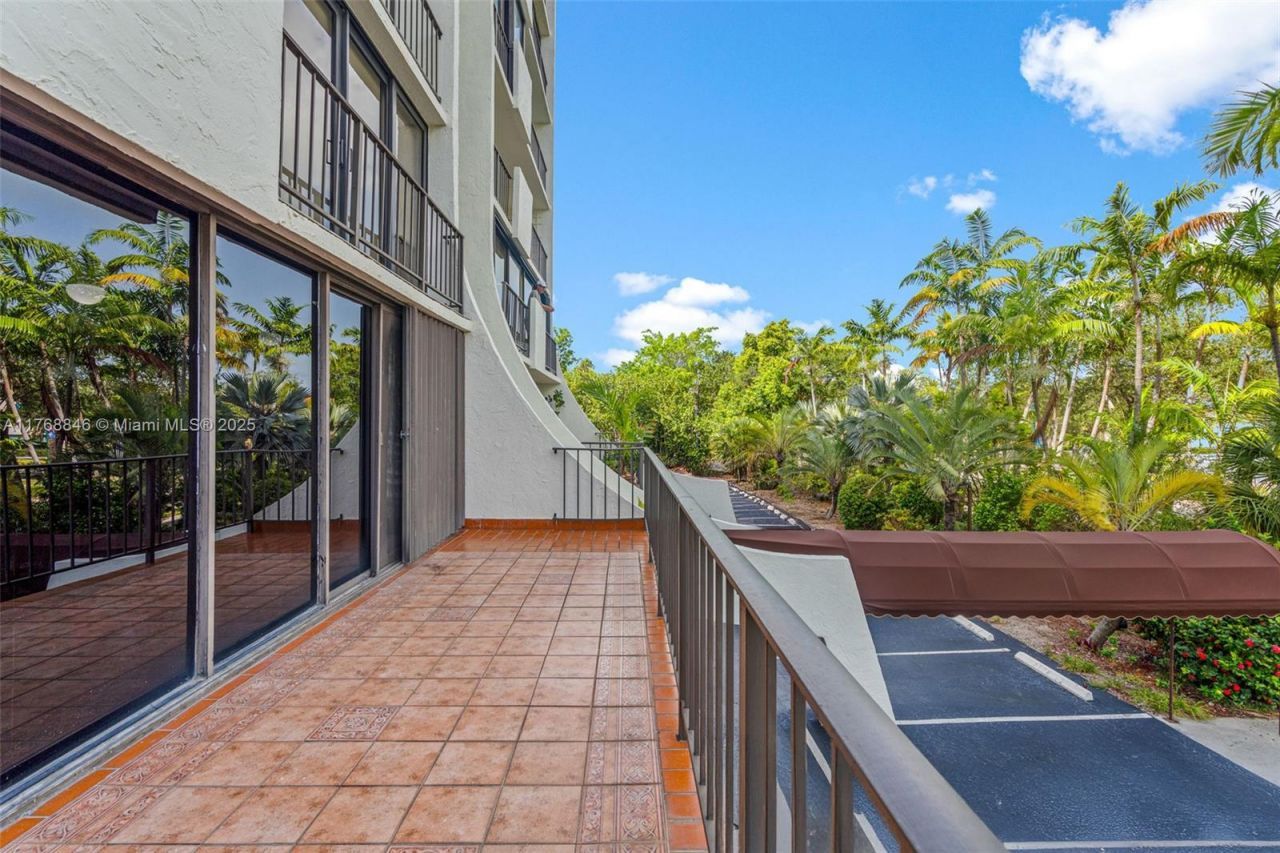 77 Crandon Blvd, Unit 2B, Key Biscayne, FL 33149 Photo