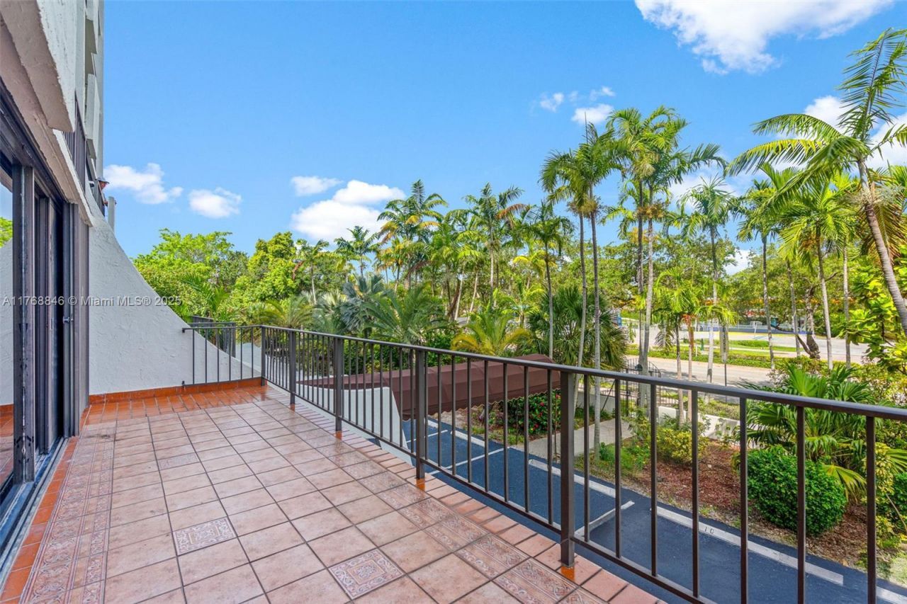 77 Crandon Blvd, Unit 2B, Key Biscayne, FL 33149 Photo