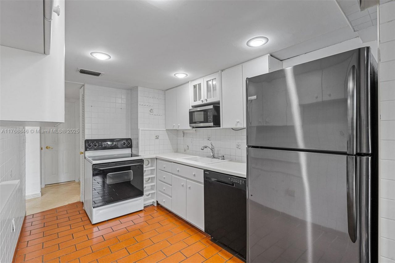 77 Crandon Blvd, Unit 2B, Key Biscayne, FL 33149 Photo