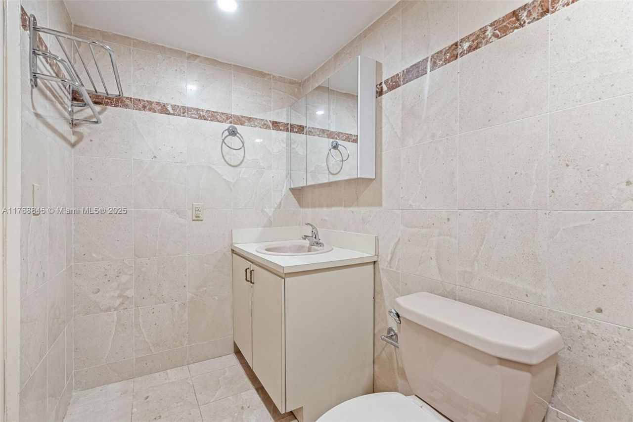 77 Crandon Blvd, Unit 2B, Key Biscayne, FL 33149 Photo