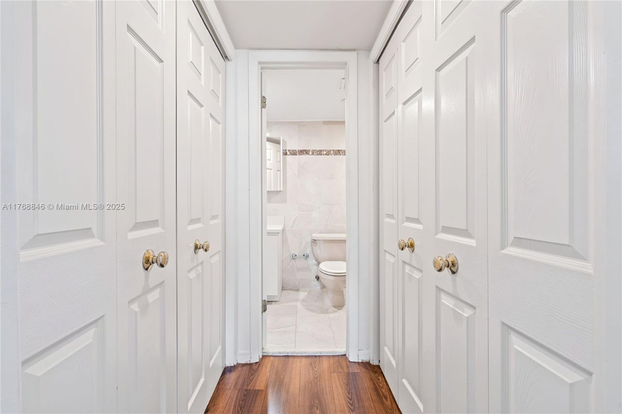 77 Crandon Blvd, Unit 2B, Key Biscayne, FL 33149 Photo