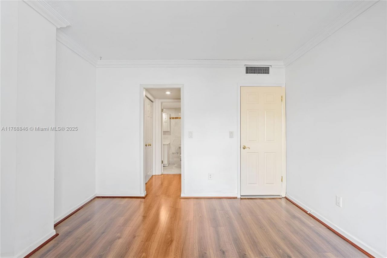 77 Crandon Blvd, Unit 2B, Key Biscayne, FL 33149 Photo