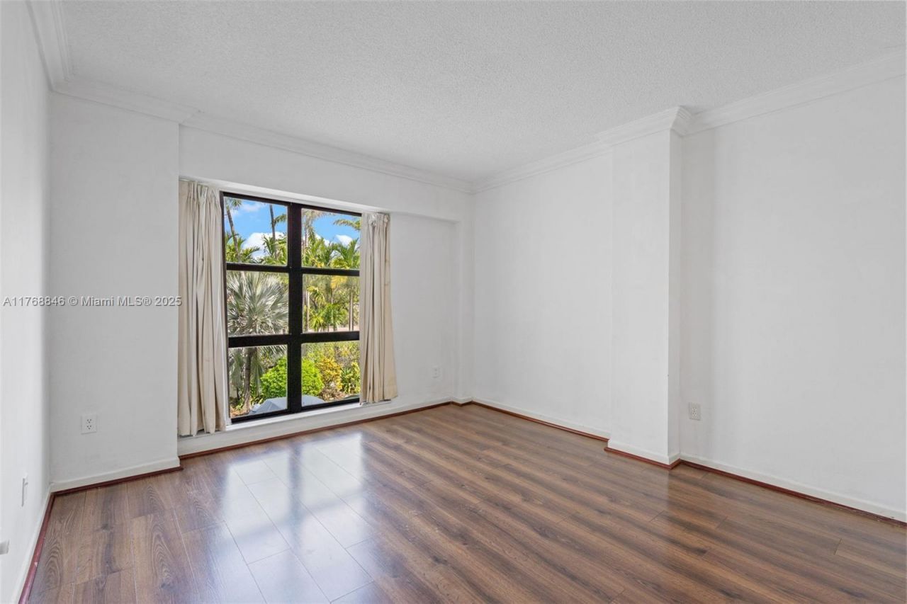 77 Crandon Blvd, Unit 2B, Key Biscayne, FL 33149 Photo