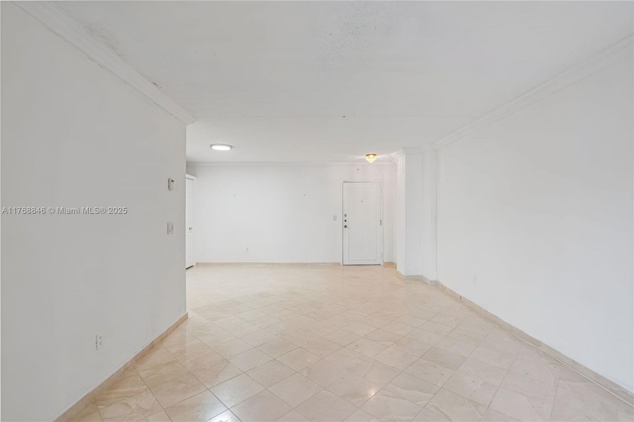 77 Crandon Blvd, Unit 2B, Key Biscayne, FL 33149 Photo