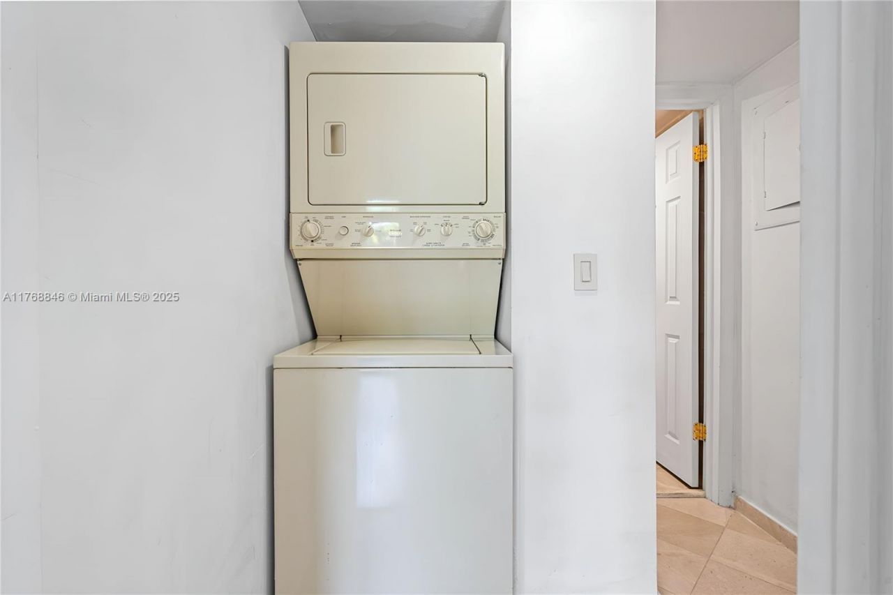 77 Crandon Blvd, Unit 2B, Key Biscayne, FL 33149 Photo