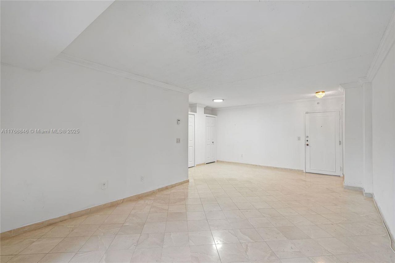 77 Crandon Blvd, Unit 2B, Key Biscayne, FL 33149 Photo