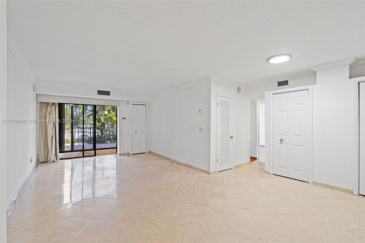 77 Crandon Blvd, Unit 2B, Key Biscayne, FL 33149 Photo